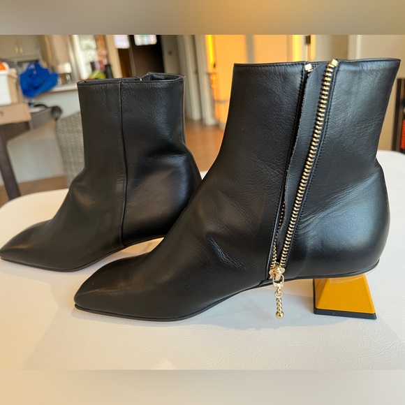 Yuul Yie square toe ankle boots EU 37/ US7 - Picture 2 of 4